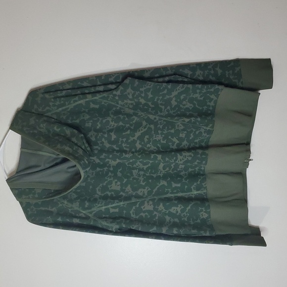 Cabi Camo Marathon Jacket Size Large Oversized Hood Thumbholes Like New - Picture 7 of 12